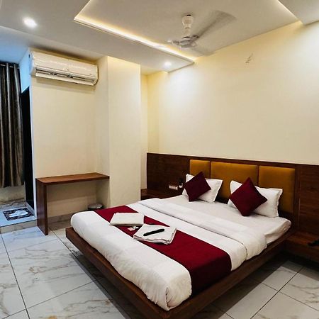 Hotel Prakasham ウッジャイン エクステリア 写真