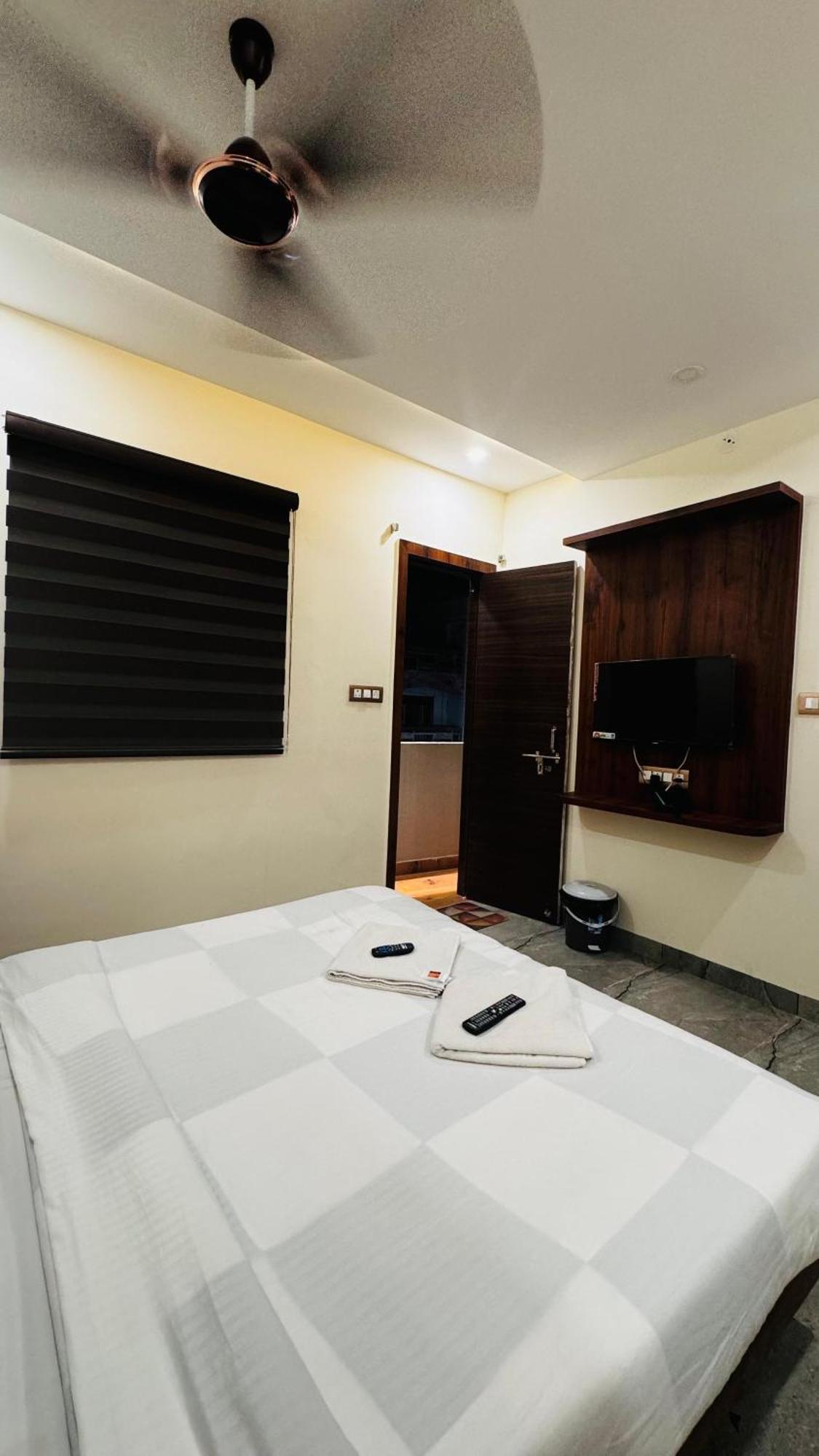 Hotel Prakasham ウッジャイン エクステリア 写真