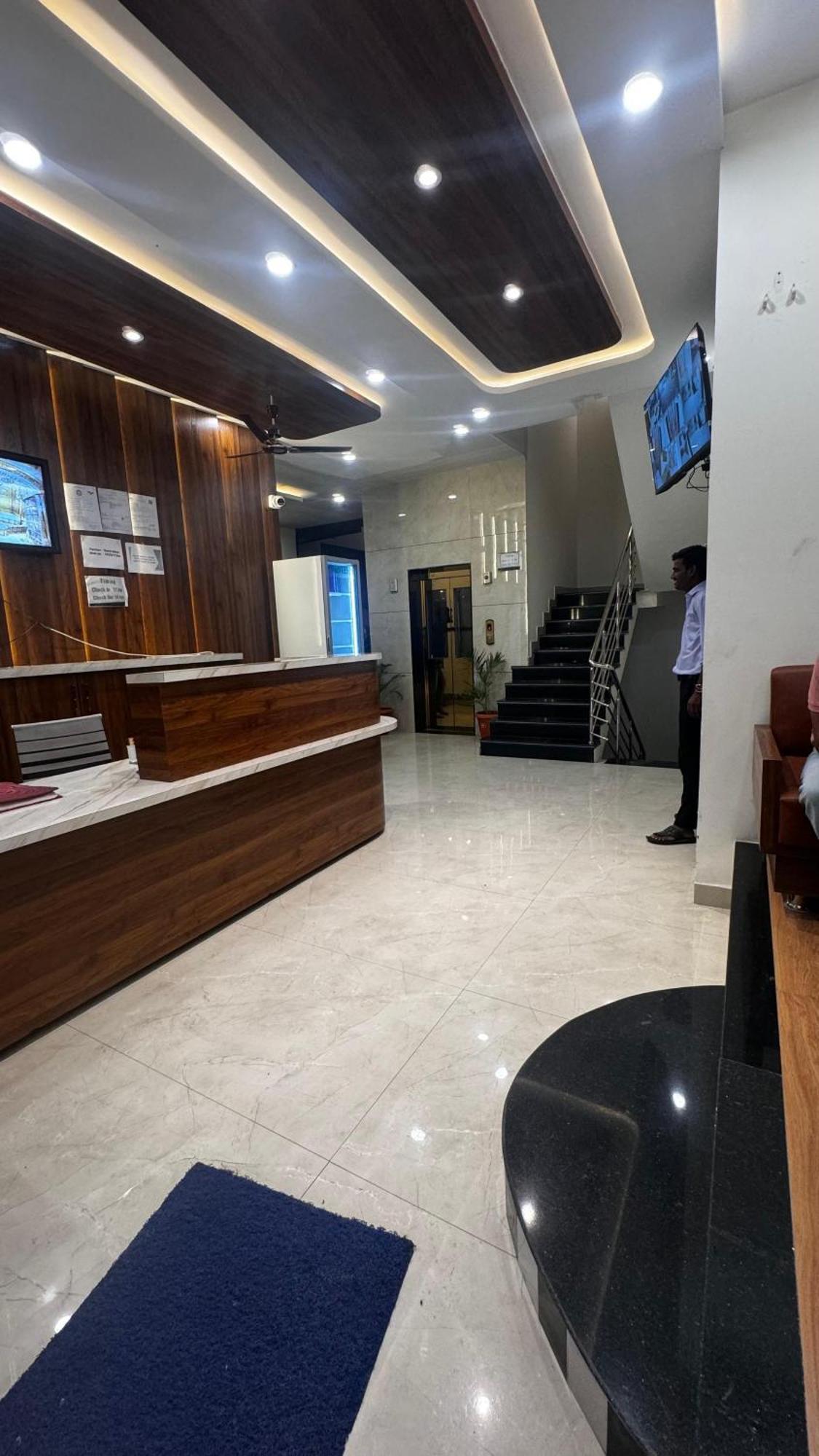 Hotel Prakasham ウッジャイン エクステリア 写真