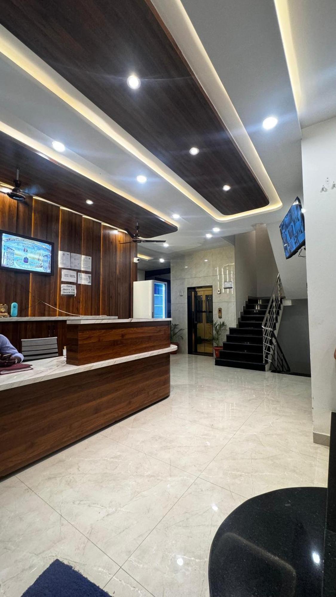 Hotel Prakasham ウッジャイン エクステリア 写真