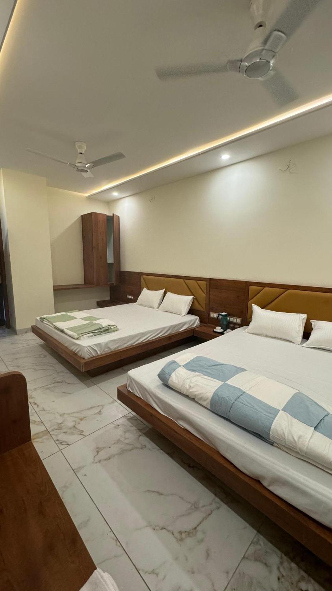 Hotel Prakasham ウッジャイン エクステリア 写真